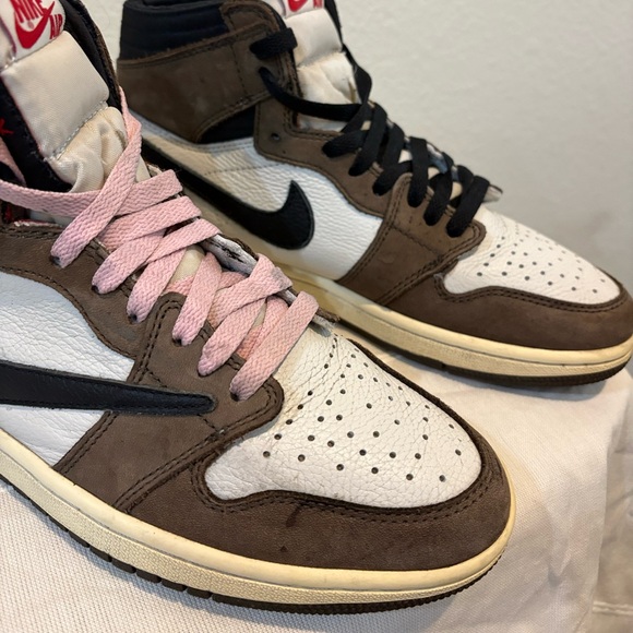 Nike Air Jordan 1 Retro High OG SP Travis Scott "Mocha" sneaker - Picture 5 of 13